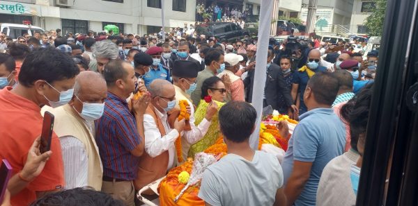 गिरिको पार्थिव शरीरलाई अन्तिम श्रद्धाञ्जलिका लागि पार्टी कार्यालय सानेपा लगियो, आजै अन्त्येष्टि