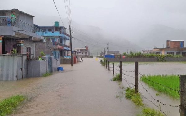 राप्तीको बाढीले बाँकेका तीन सयभन्दा बढी घर डुवानमा