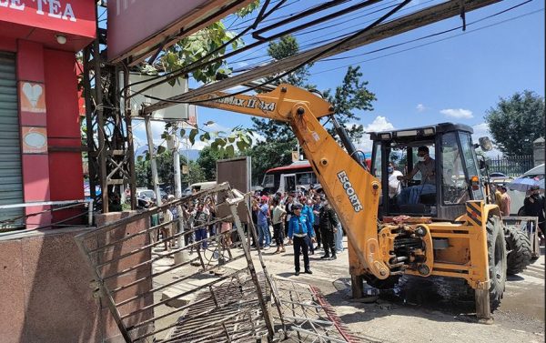  वीर अस्पताल अगाडिका औषधि पसल हटाउन दिउँसो १ बजेसम्मको अल्टिमेटम