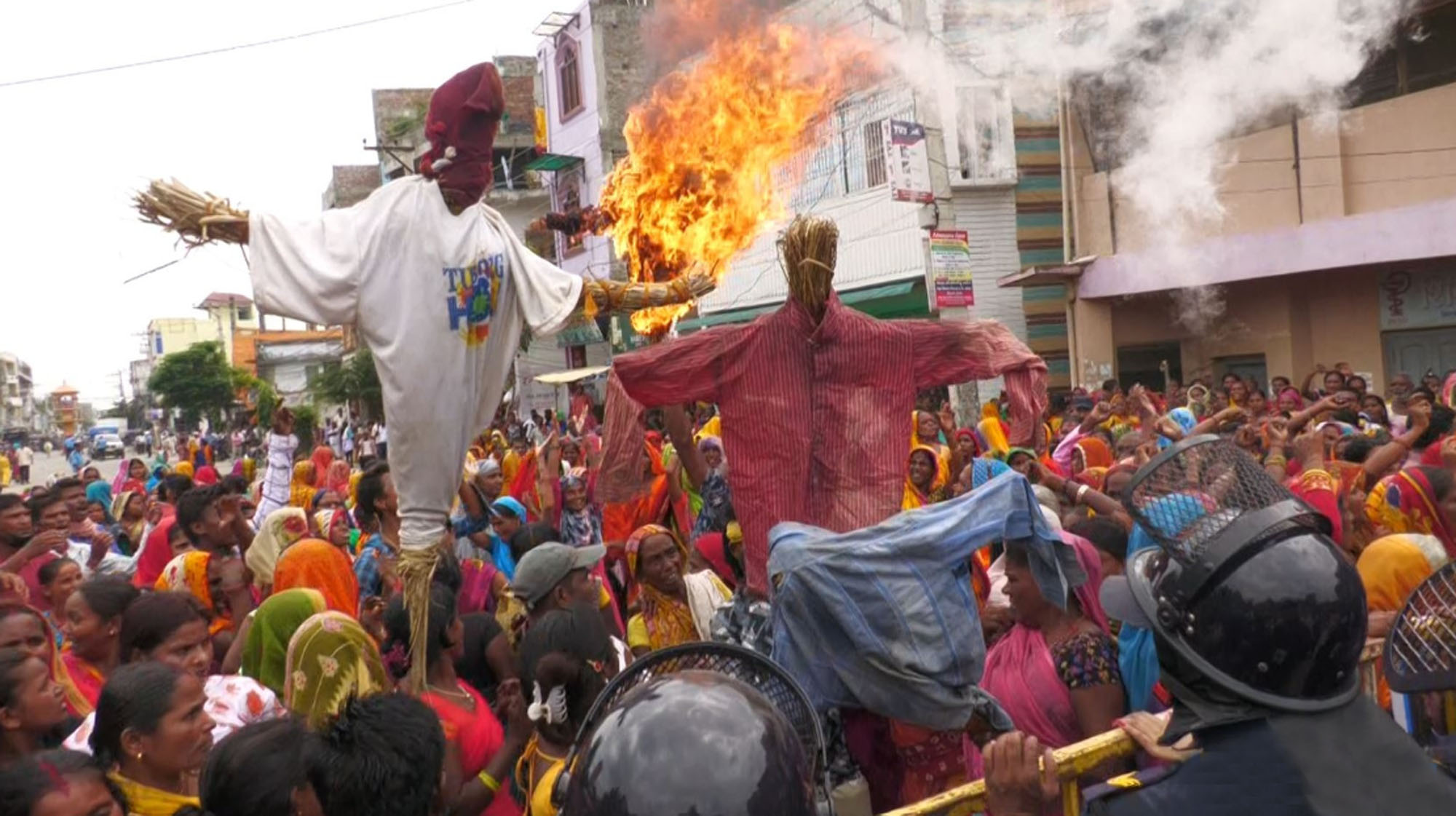 मुख्यमन्त्री राउतको पुत्ला दहन, १५० प्रदर्शनकारी पक्राउ (तस्वीरहरु)