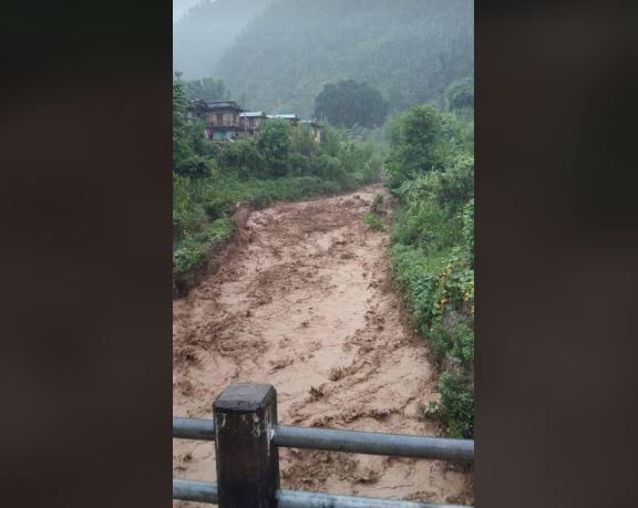 सानीभेरी गाउँपालिकाको देउता खोलामा बाढीपहिरो, एक व्यक्ति बेपत्ता
