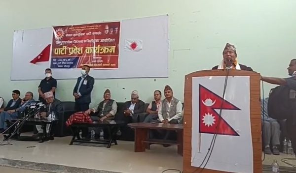 एमालेमा प्रवेश गरे पूर्व नगरप्रमुख तामाङ