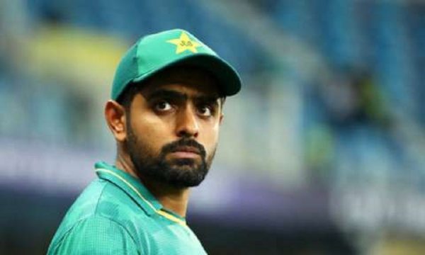 पाकिस्तान क्रिकेट टिमको कप्तानबाट बाबर आजमको राजीनामा