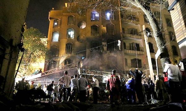 इरानमा लगातार पाँच रातसम्म महिलाहरूले गरे सरकारविरुद्ध प्रदर्शन, जलाए हिजाब