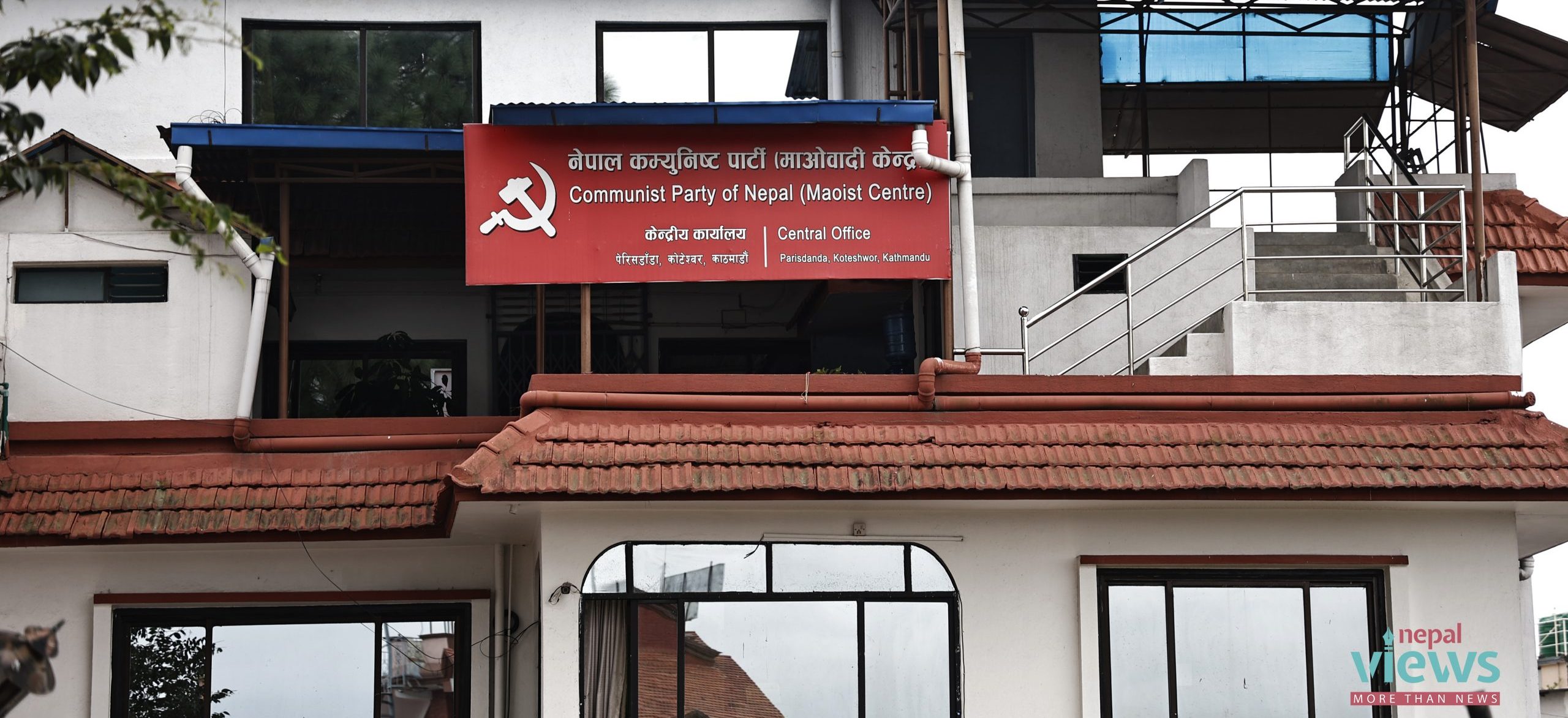 समानुपातिकको लिष्ट बोकेर निर्वाचन आयोग जाँदै माओवादी