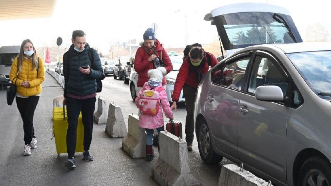 युक्रेनमा लड्न पठाउने डरले रुसी नागरिक धमाधम देश छाड्दै, सीमामा भिड