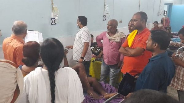 मोटरसाइकलमा सवार दुई व्यक्तिले ११ जनामाथि हाने गोली