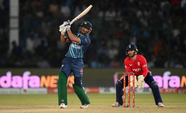 पाकिस्तानसँगको तेस्रो टी–२० क्रिकेटमा इंग्ल्यान्ड विजयी