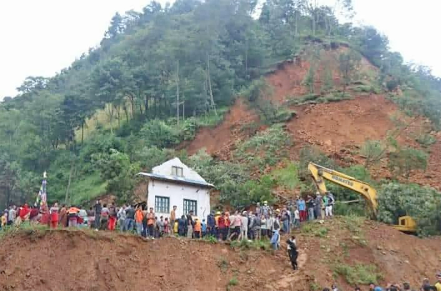 काभ्रेमा पहिरोले घर पुरिंदा आमा, छोरा र छोरीको मृत्यु