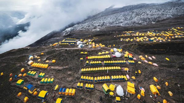 मनास्लु हिमालमा हिमपहिरो, हेलिकोप्टरबाट आरोहीको उद्धार गरिँदै