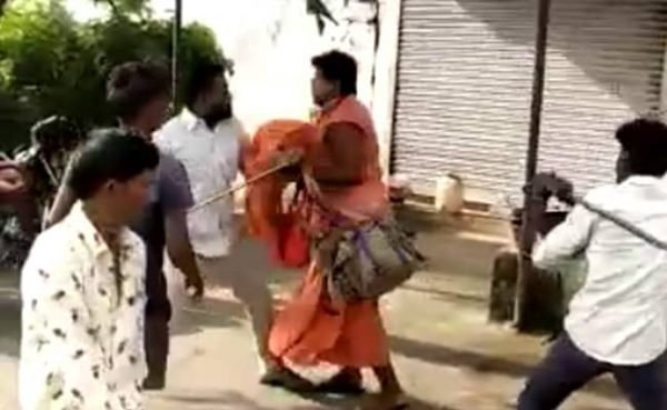 बच्चा चोरेको आरोपमा चार जना साधुमाथि कुटपिट