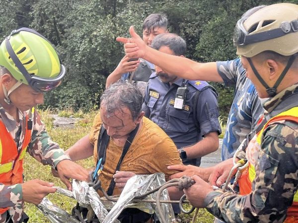 नुहाउँदा बेपत्ता भएका शिक्षक शिवाकोटीको २२ घण्टापछि उद्धार