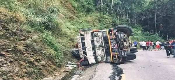 धादिङमा महोत्सवका सामान बोकेको ट्रक दुर्घटना हुँदा दुई जनाको मत्यु