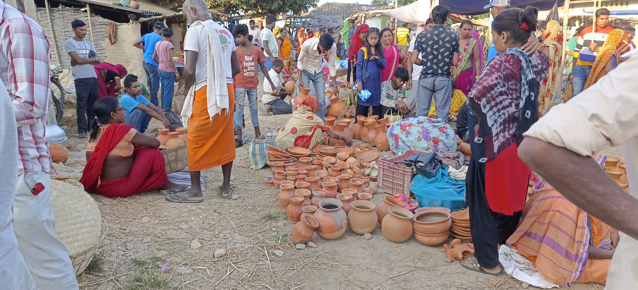 छठ पर्व नजिकिएसँगै माटाका भाँडाको माग बढ्यो