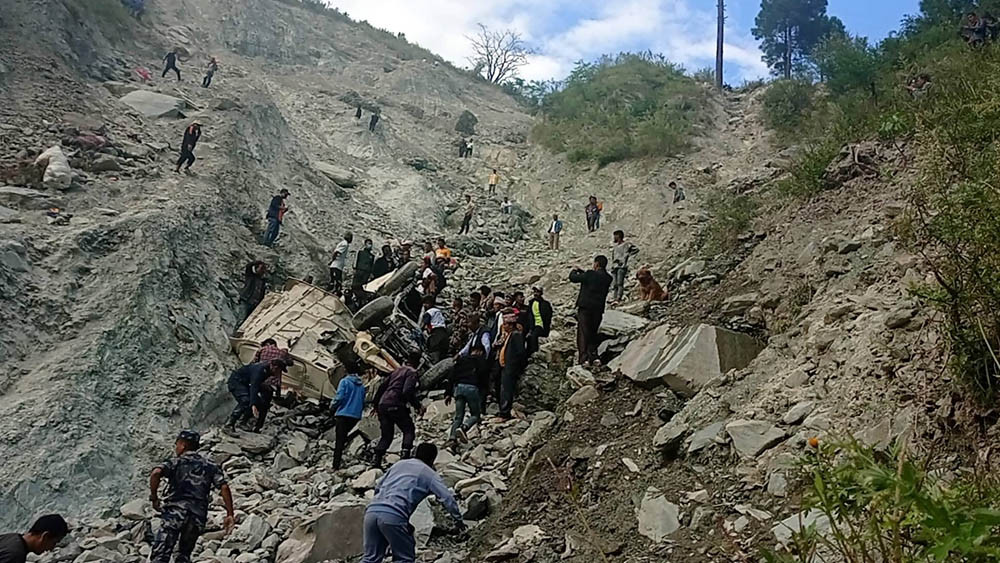 कालिकोटमा डोजर दुर्घटना दुई जनाको मृत्यु, तीन जना बेपत्ता, तीन जना घाइते