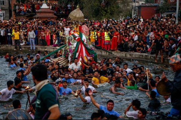 उल्टो गजुर राखिने ‘कहीँ नभएको हाँडीगाउँको जात्रा’