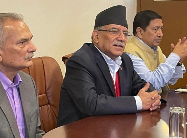उम्मेदवारी दिएलगत्तै प्रचण्ड चुनावी छलफलमा