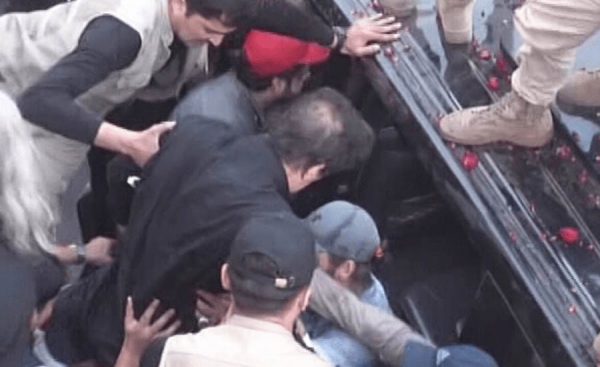 पाकिस्तानका पूर्वप्रधानमन्त्री इमरान खानमाथि गोली प्रहार