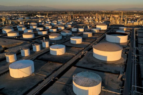 साउदी अरबले मेदेखि दैनिक पाँच लाख ब्यारेल तेल उत्पादन कटौती गर्ने