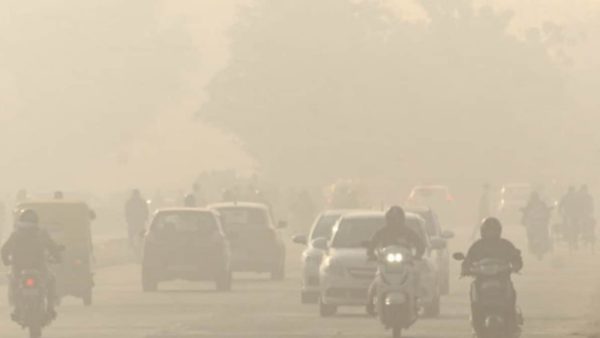 आतिसवाजी र पटाकाको धुँवाले दिल्लीमा वायु प्रदूषण, कृत्रिम वर्षाको तयारी