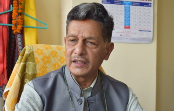 पम्फा भुसालविरुद्ध स्टाटस लेख्ने दिल्लीबहादुर सिंहलाई आयोगले सोध्यो स्पष्टिकरण