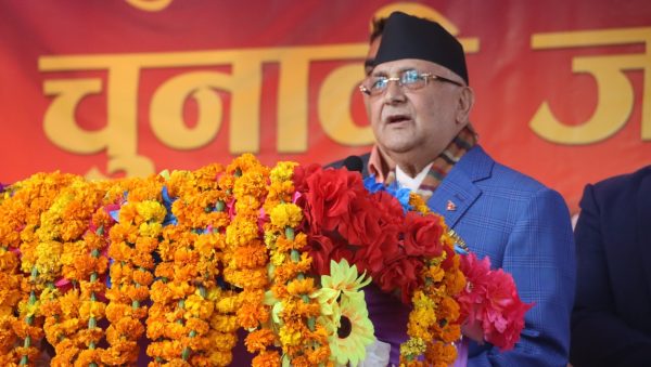 ‘बाटो थाहा छैन, घण्टी बजाछन् हिँड्याछन् ! माछामा भोट हाल्नुस्’  : केपी ओली 