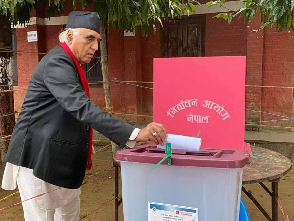 गण्डकीका मूख्यमन्त्री पोखरेलले नवलपुरबाट गरे मतदान