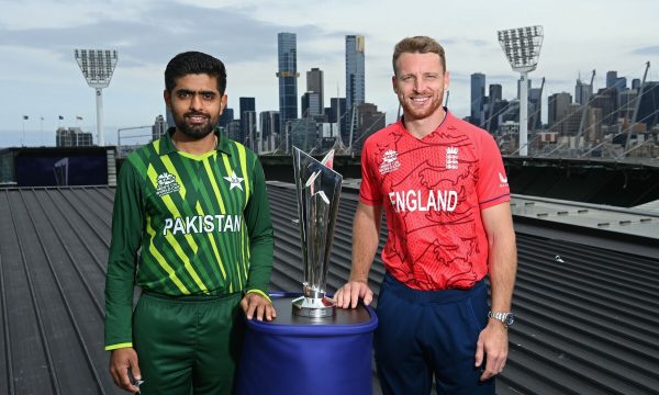 विश्वकप क्रिकेटको फाइनलमा पाकिस्तान र इंग्ल्याण्ड खेल्दै, पानी पर्ने उच्च सम्भावना