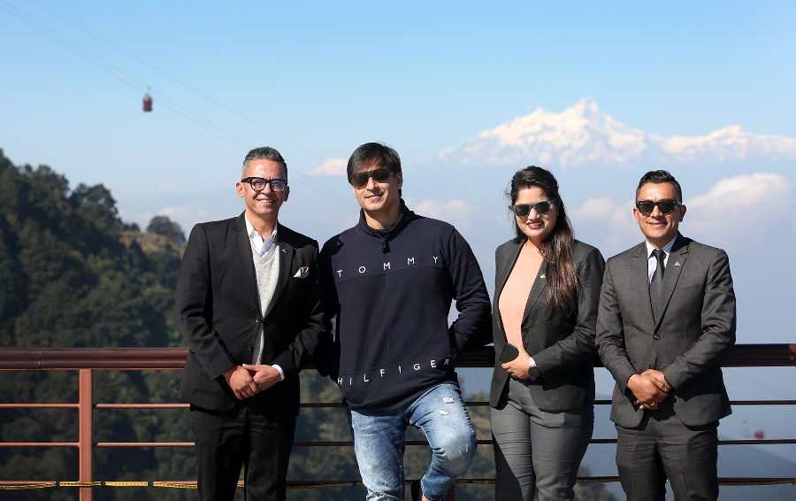 भारतिय चर्चित अभिनेता विवेक ओबरायले गरे चन्द्रागिरि हिल्स भ्रमण