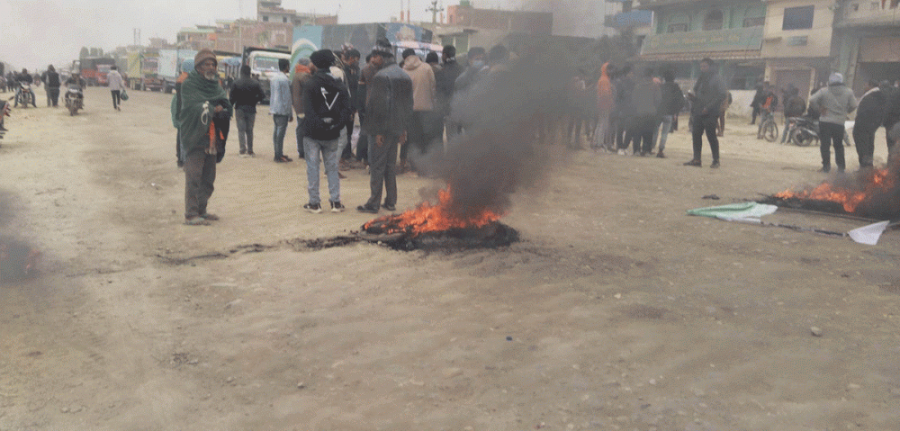 बसको ठक्करबाट युवकको मृत्यु, सप्तरीको हनुमाननगरमा तनाव