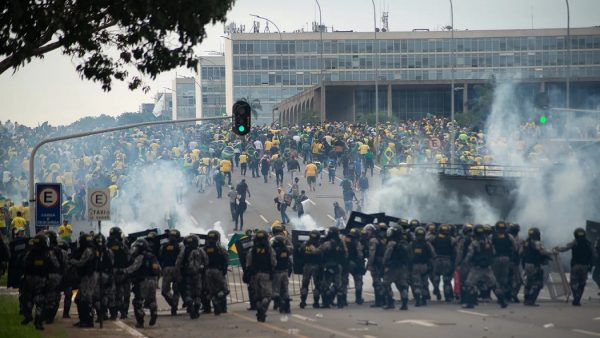 ब्राजिल दंगा : प्रहरी कमान्डर बर्खास्त, वर्तमान र पूर्व उच्च सरकारी अधिकारीहरू पक्राउ