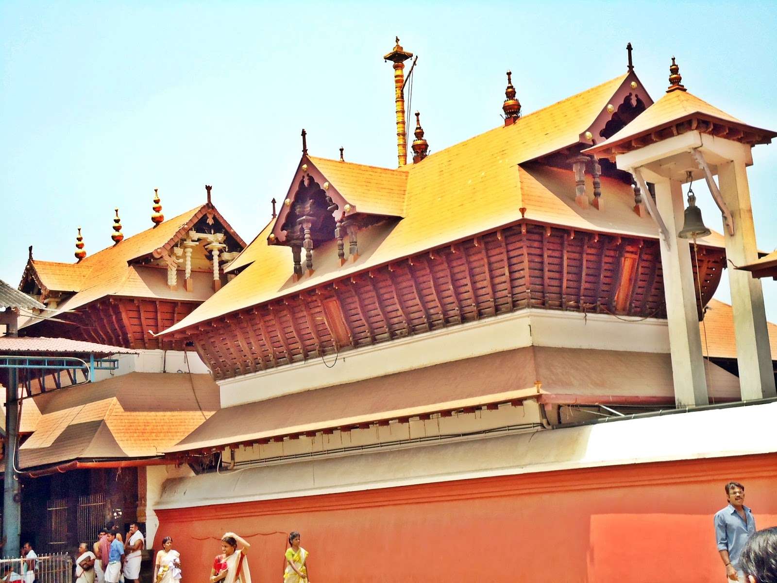 भारतमा एक मन्दिरको सम्पत्ति : १७ सय करोड भारु बैंकमा, २ सय ६३ किलो सुन