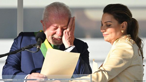 ब्राजिलमा वामपन्थी नेता लुलाले राष्ट्रपतिको शपथ लिए, हारेका बोल्सोनारो ‘भागेर’ अमेरिकामा