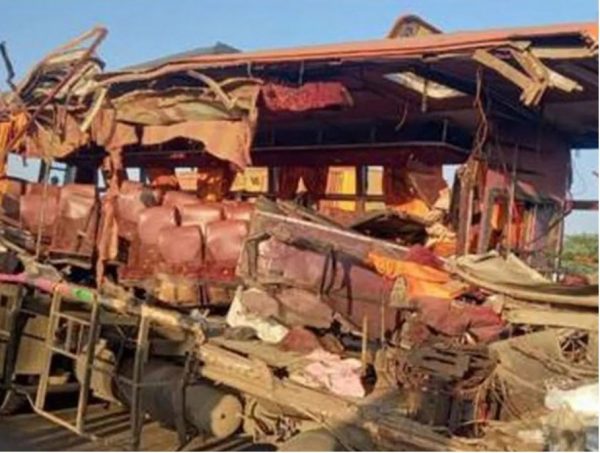 महाराष्ट्रमा बस दुर्घटना, १० जनाको मृत्यु