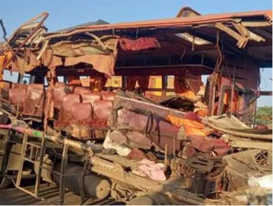 महाराष्ट्रमा बस दुर्घटना, १० जनाको मृत्यु