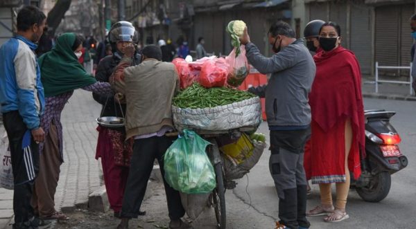 काठमाडौं महानगरपालिकाद्वारा साइकल र ठेलागाडामा व्यापार गर्न प्रतिबन्ध