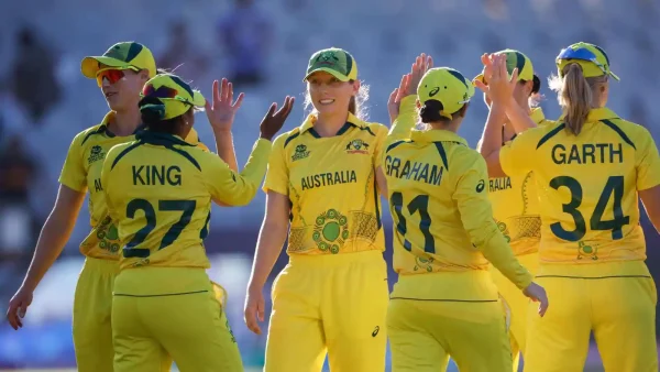 महिला टी–२० विश्वकप क्रिकेट- भारतलाई ५ रनले हराउँदै अस्ट्रेलिया फाइनलमा