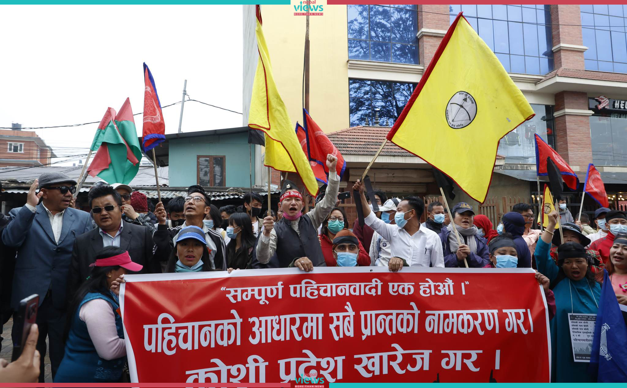 विराटनगरमा आन्दोलनरत पक्ष र प्रहरीबीच झडप, प्रहरीद्वारा अश्रुग्यास प्रहार