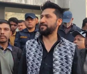 मिटरब्याज पीडितलाई भेट्दै सभापति लामिछानेले भने- ‘हामी तपाईंहरूको साथमा छौं’