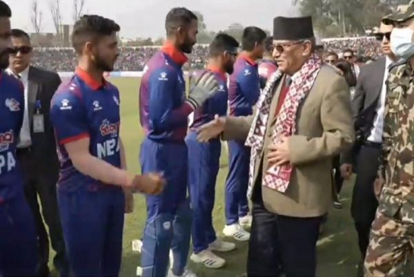 नेपाल र यूएईको क्रिकेट हेर्न प्रधानमन्त्री प्रचण्ड मैदानमा