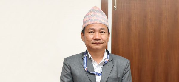 साम्पाङको कार्यबाहकसम्बन्धी निर्णय कार्यान्वयन नगर्न अदालतको आदेश