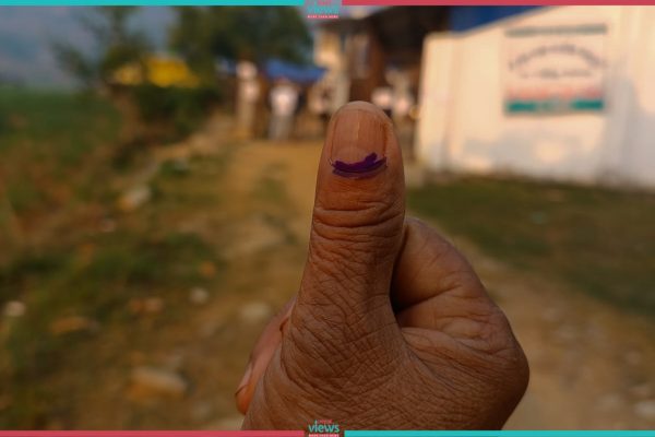 स्वर्णिम वाग्लेले आफैँलाई भोट हाल्न पाएनन्, हेरौँ तनहुँको मतदानका तीन फोटो