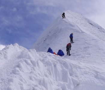 सगरमाथा आरोहणका क्रममा दुई मङ्गोलियन नागरिक सम्पर्कविहीन