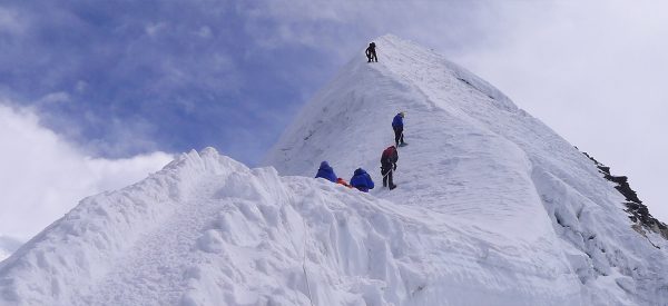 सगरमाथा आरोहणका क्रममा दुई मङ्गोलियन नागरिक सम्पर्कविहीन