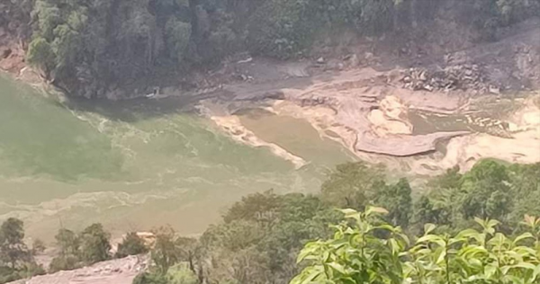 आठ घण्टापछि बग्न थाल्यो अरुण नदी
