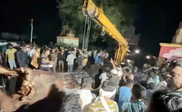 प्रसाद वितरणको बेला रुख र टहरो भत्किँदा ७ जनाको मृत्यु
