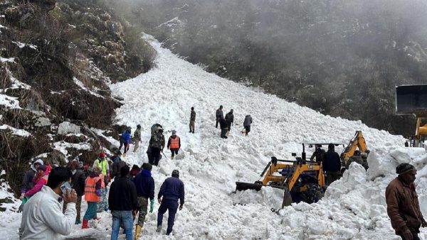 सिक्किमको हिमपहिरोमा परेर ३ जना नेपालीको ज्यान गयो, ३ जनाको उपचार चल्दै