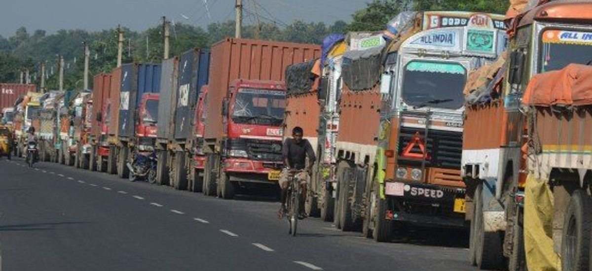 भारतीय मालवाहक गाडी रोक लगाउन ट्रक व्यवसायीको माग