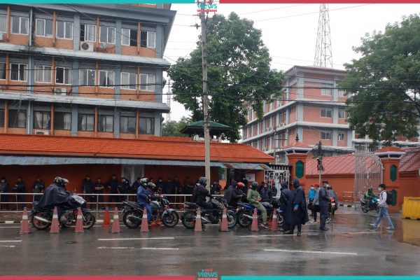 उपप्रधानमन्त्री  खड्काको संयोजकत्वमा वार्ता समिति गठनपछि आन्दोलन स्थगित