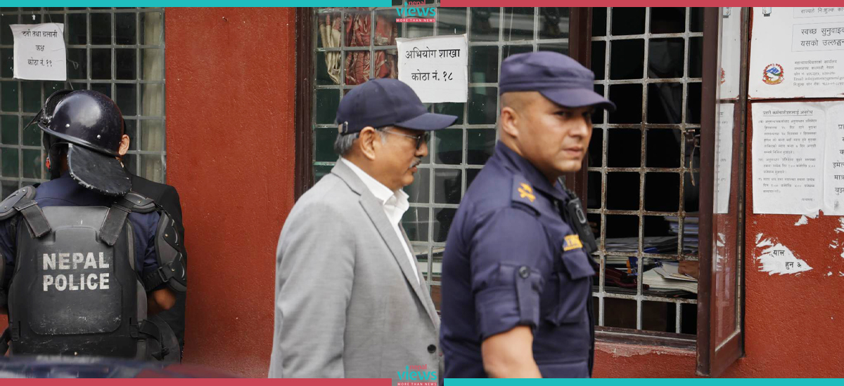 पोल खुल्ने डरले बालकृष्णले एउटा पत्र च्याते, अर्को चपाए !